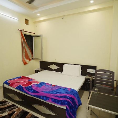 רישיקש Hotel Orange Classic מראה חיצוני תמונה