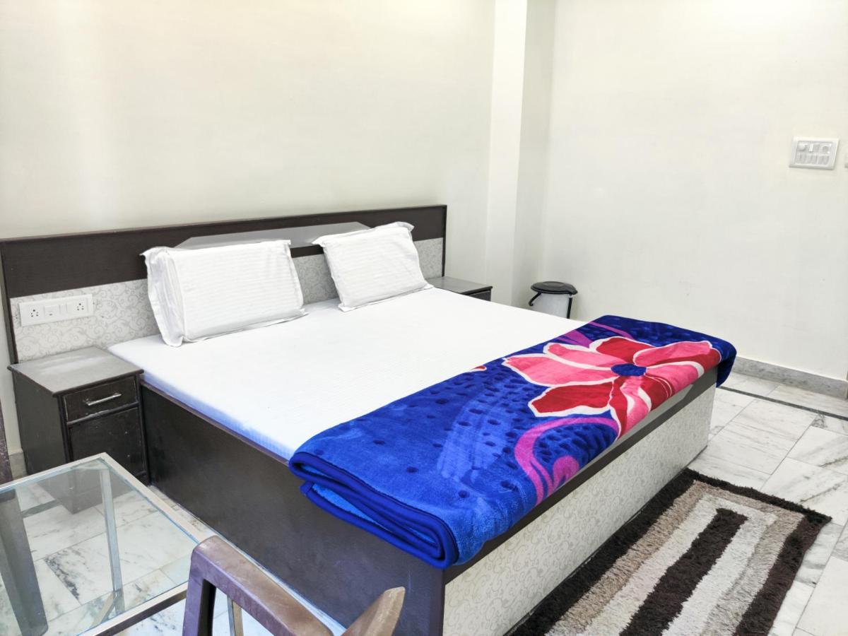 רישיקש Hotel Orange Classic חדר תמונה
