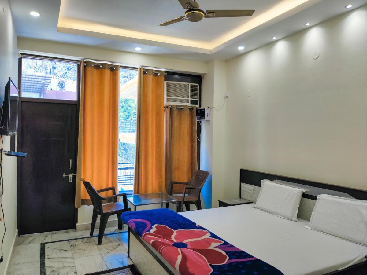 רישיקש Hotel Orange Classic מראה חיצוני תמונה