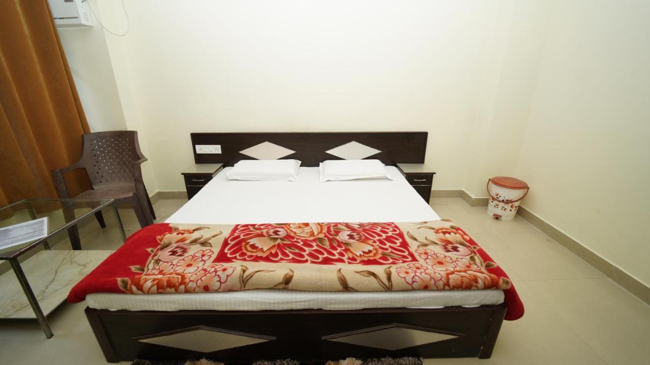 רישיקש Hotel Orange Classic מראה חיצוני תמונה