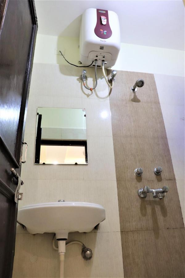 רישיקש Hotel Orange Classic מראה חיצוני תמונה